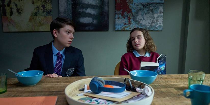 Breeders S2 production still of Luke and Ava