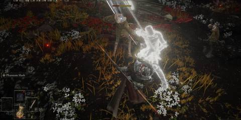 Elden-Ring-Phantom-Slash-Against-Enemy-1