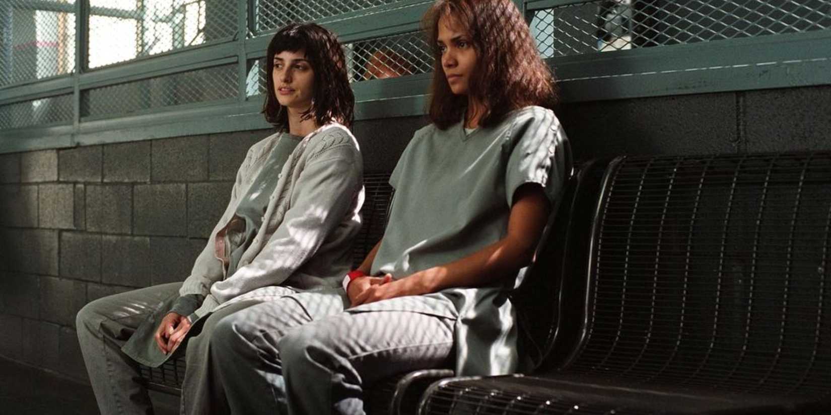 7 Film Horor yang Tayang di Netflix Bulan Ini dan Layak Ditonton 16 Penelope Cruz and Halle Berry in Gothika