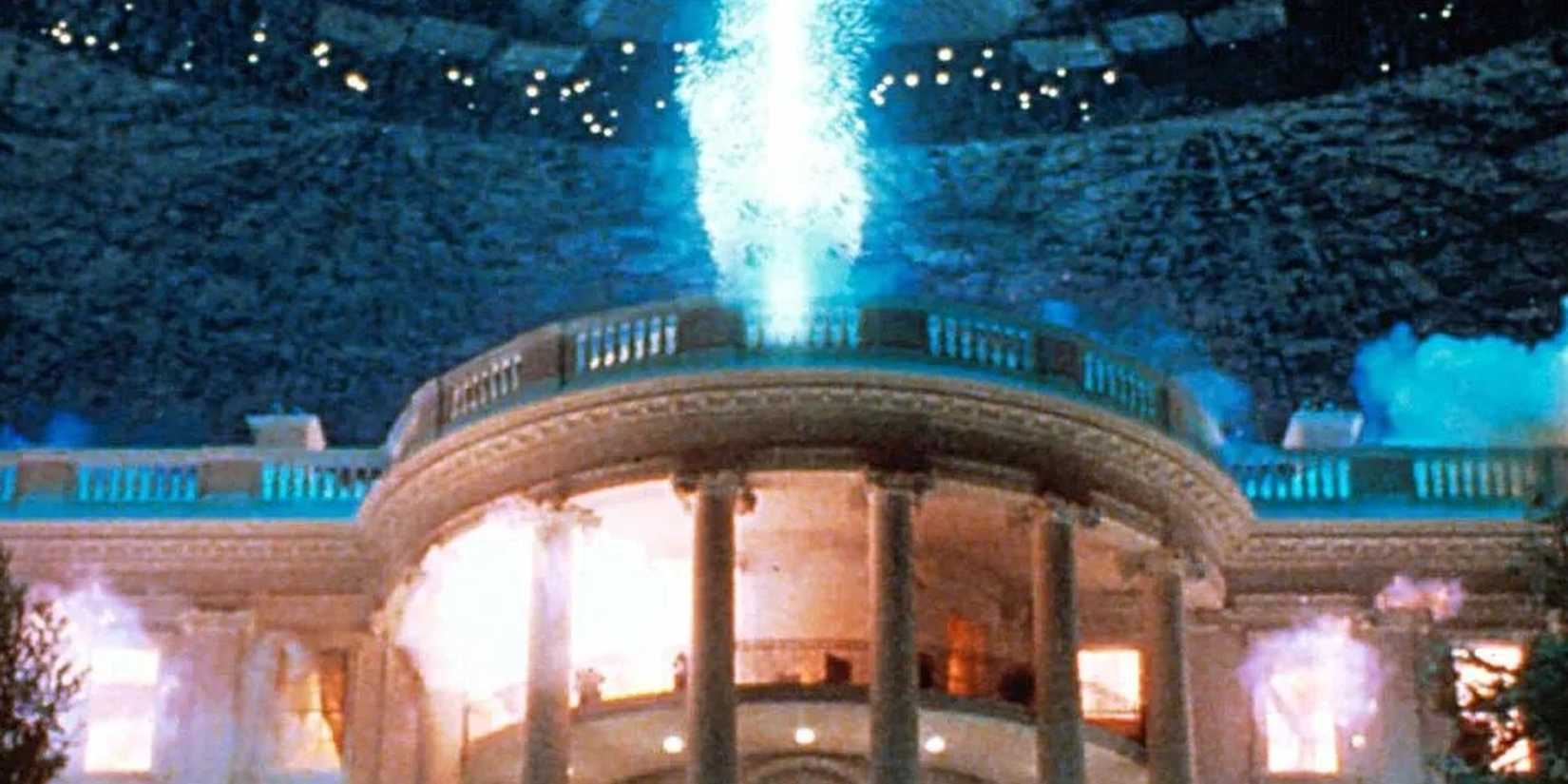 An alien ship blows up the White House in Independence Day 1996