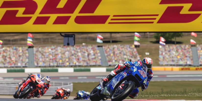 MotoGP 22 - Blue and Red bikes