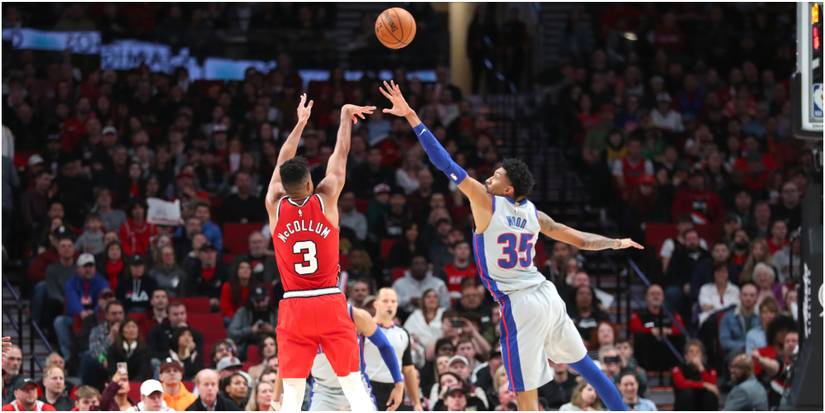 NBA 2K22 CJ McCollum Putting A Shot Up Over A Defender