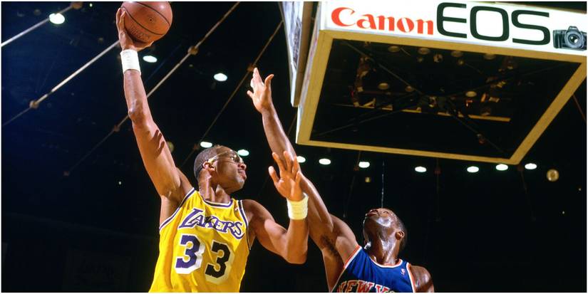 NBA 2K22 Kareem Abdul Jabbar Pulling Off His Legendary Post Hook