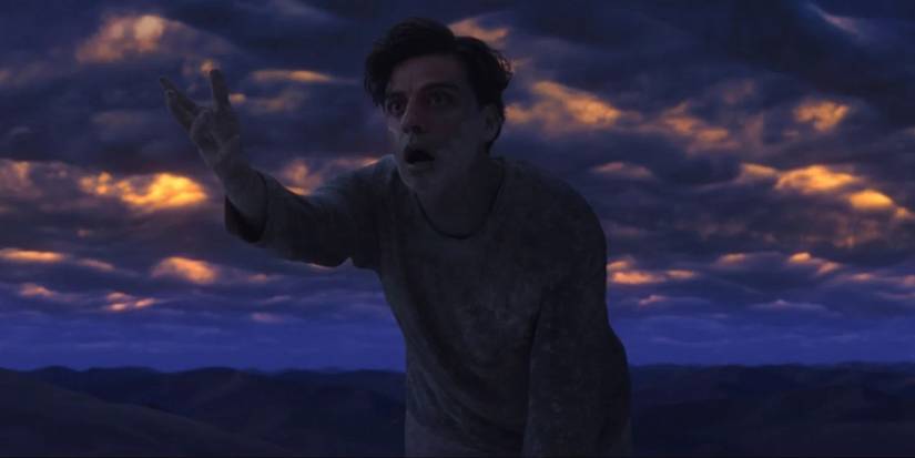 Steven frozen in the sand in Moon Knight