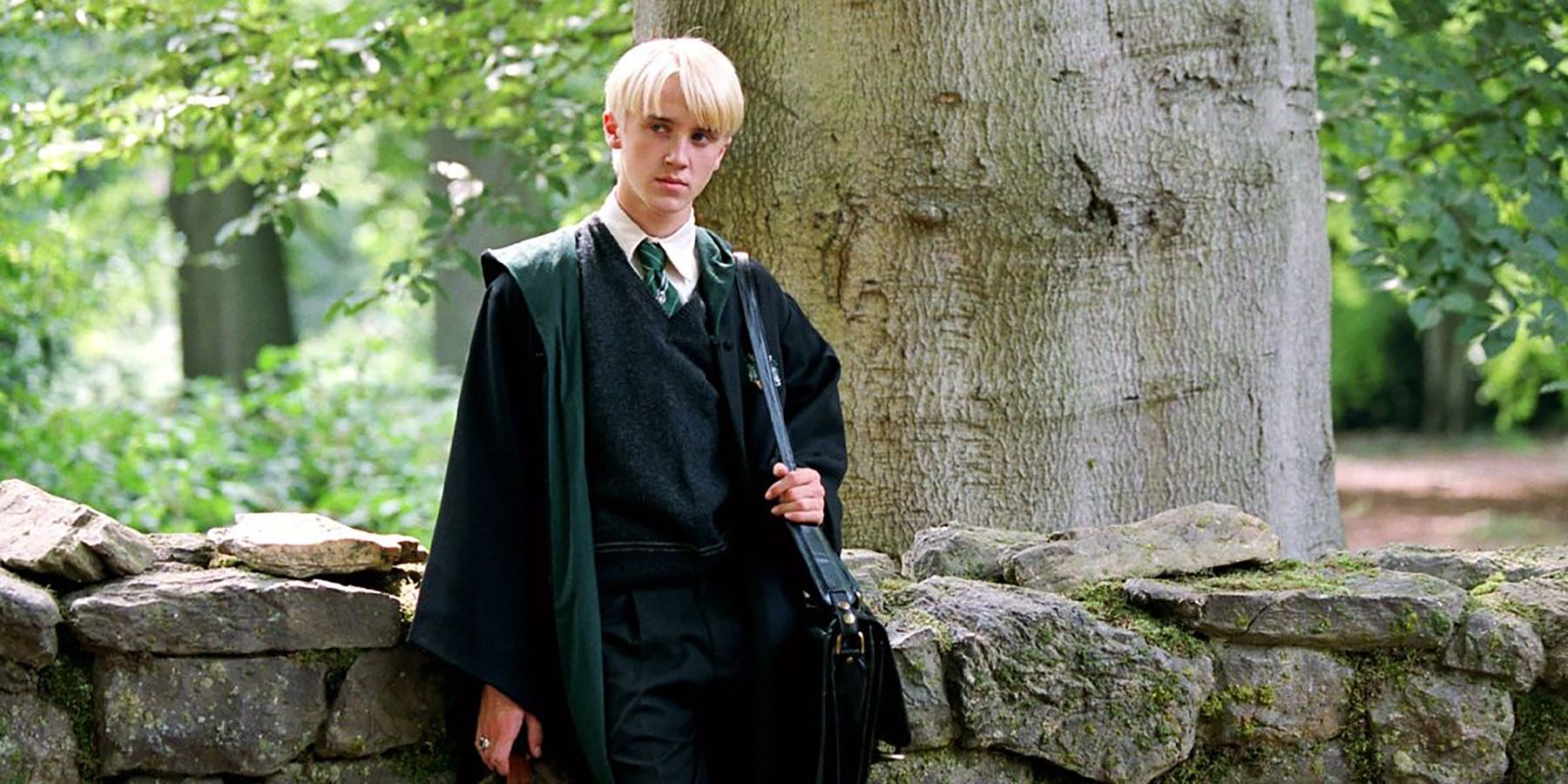 https://static0.gamerantimages.com/wordpress/wp-content/uploads/2022/05/Tom-Felton-Harry-Potter-Draco-Malfoy.jpg