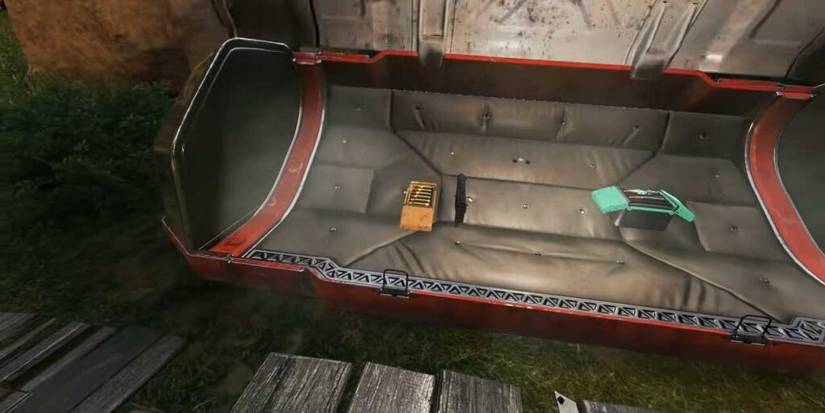 apex legends loot crate with ammo and a weapon 