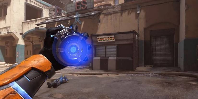 halo player about to put active camo Cropped