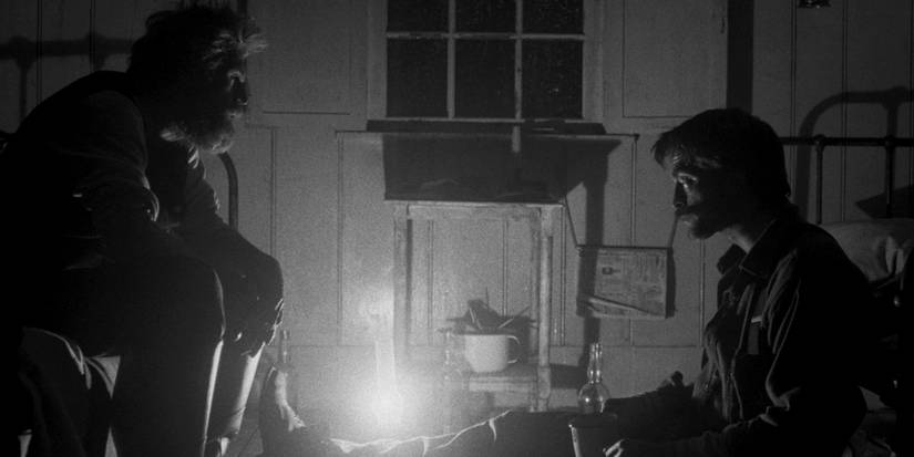 Thomas Wake (Willem Dafoe) and Ephriam Winslow (Robert Pattinson) in The Lighthouse