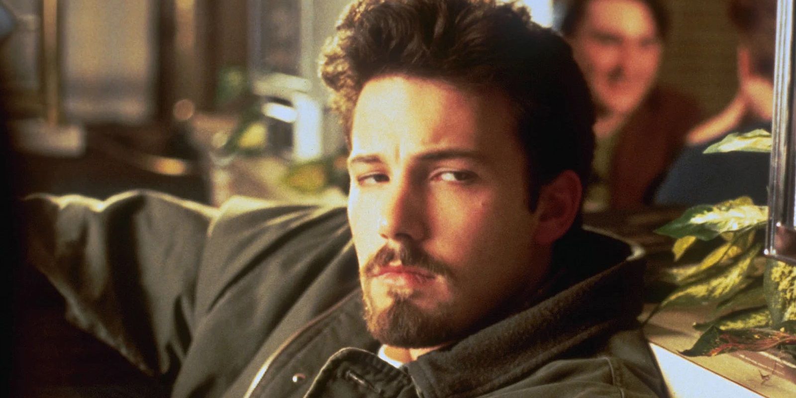 Ben Affleck sits in a diner in Chasing Amy
