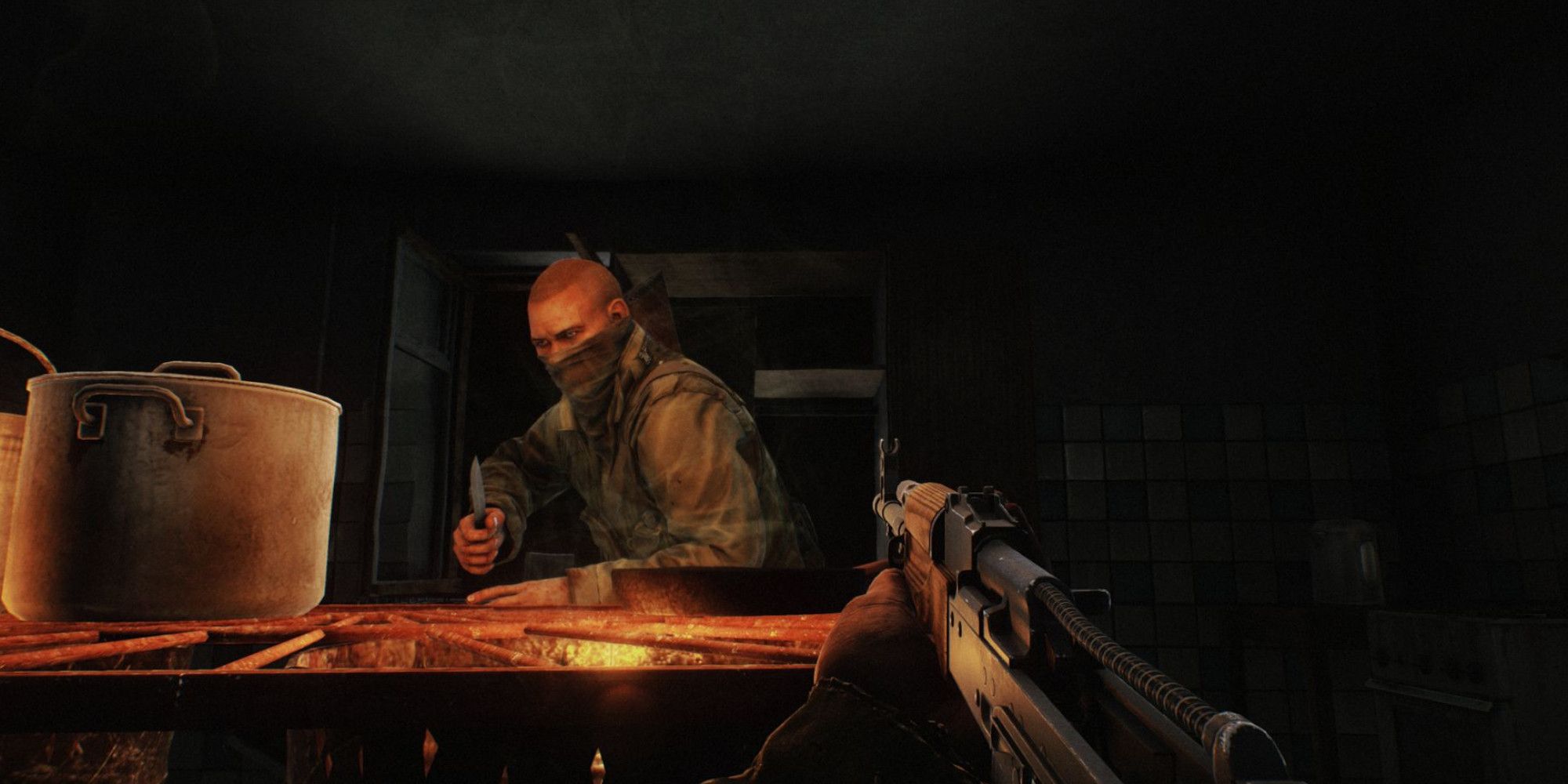 A player stares blankly at a pot in Escape From Tarkov