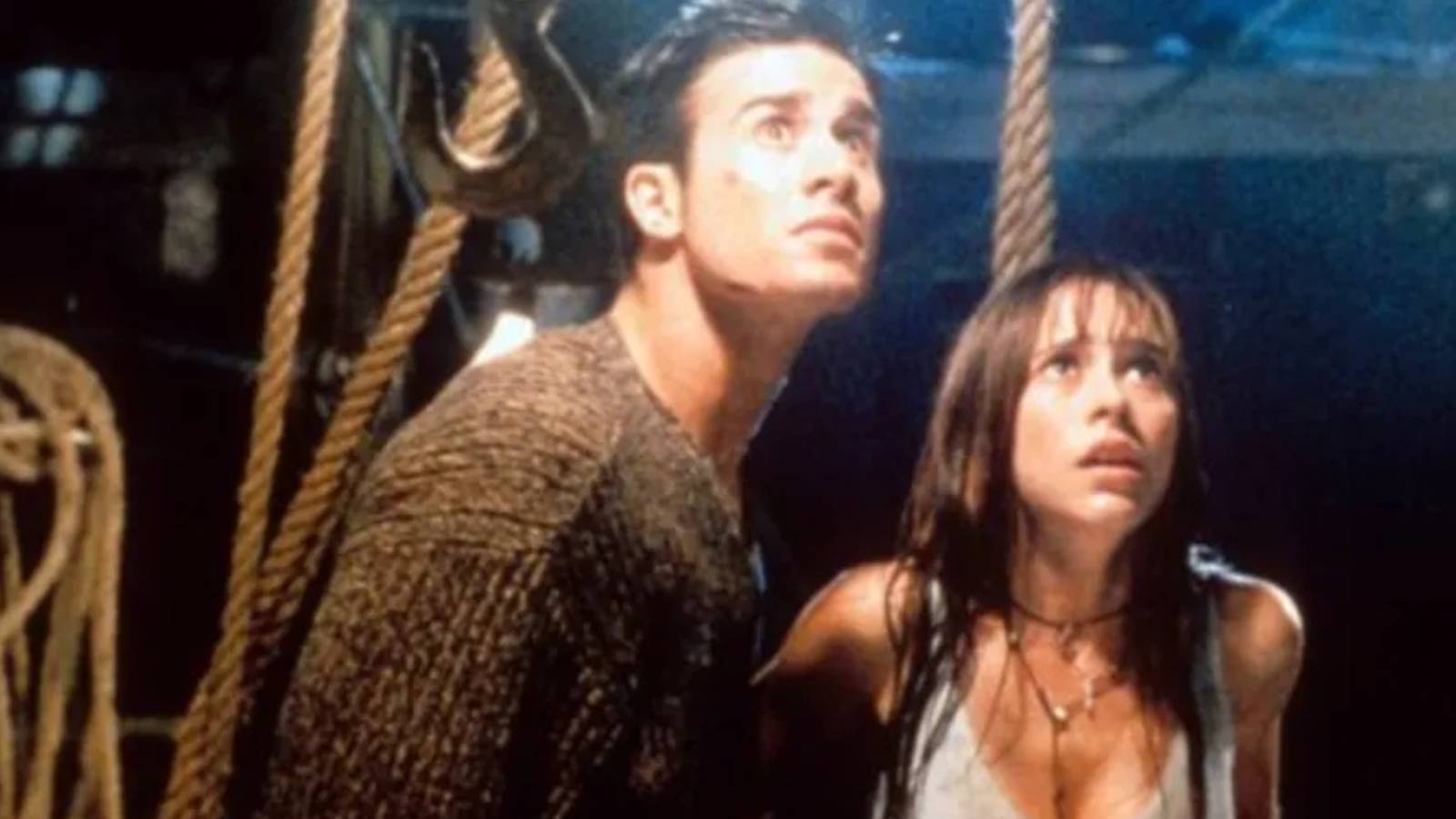 Ray (Freddie Prince Jr.) and Julie (Jennifer Love Hewitt) in I Know What You Did Last Summer 