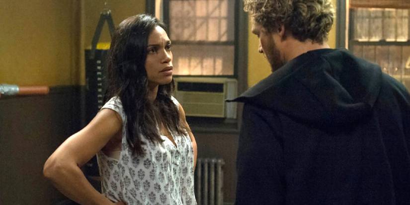 Rosario Dawson as Claire Temple talking to Danny Rand in Iron Fist