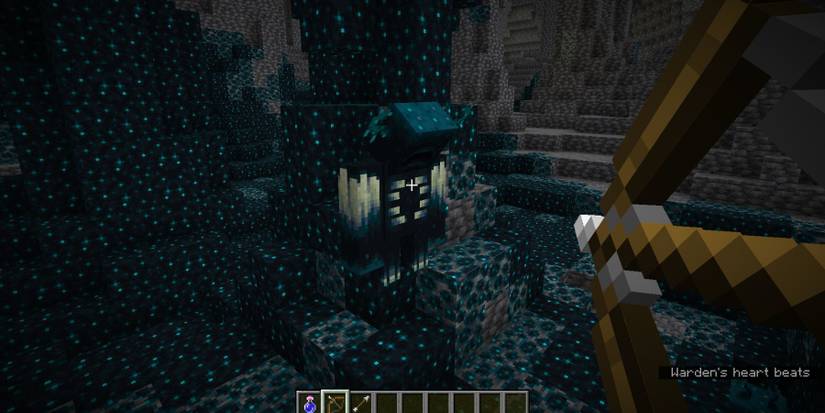 Minecraft-Player-Attacking-Warden-With-Bow-1