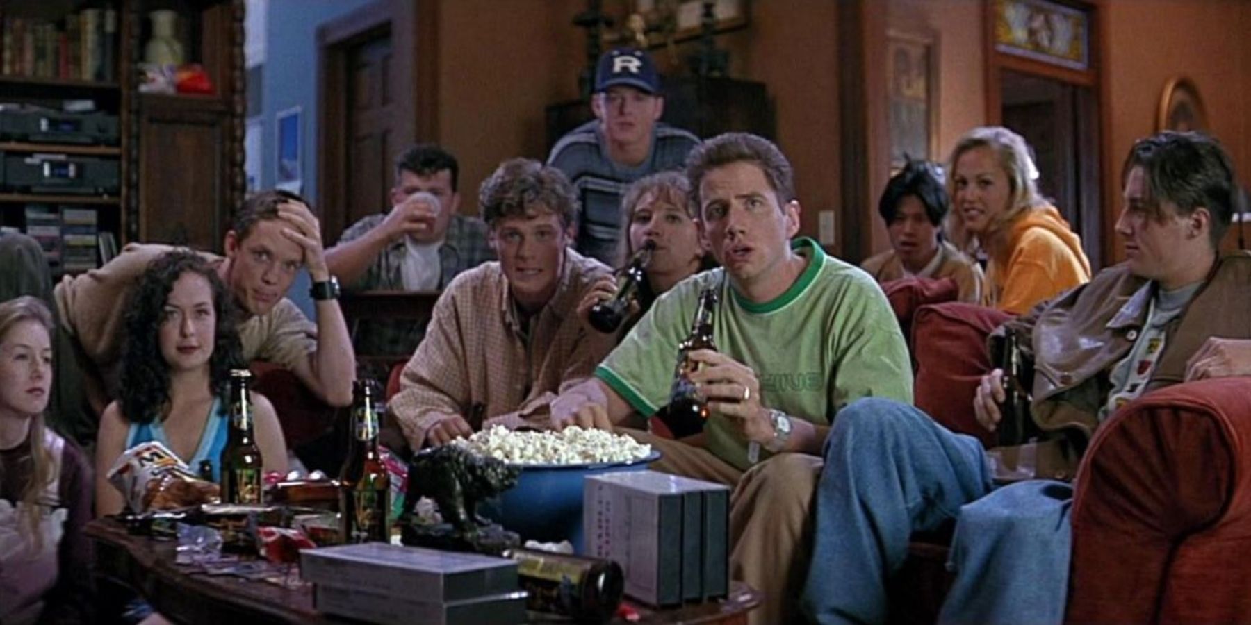 Randy Meeks (Jamie Kennedy) sitting with people at a party in Scream (1996)