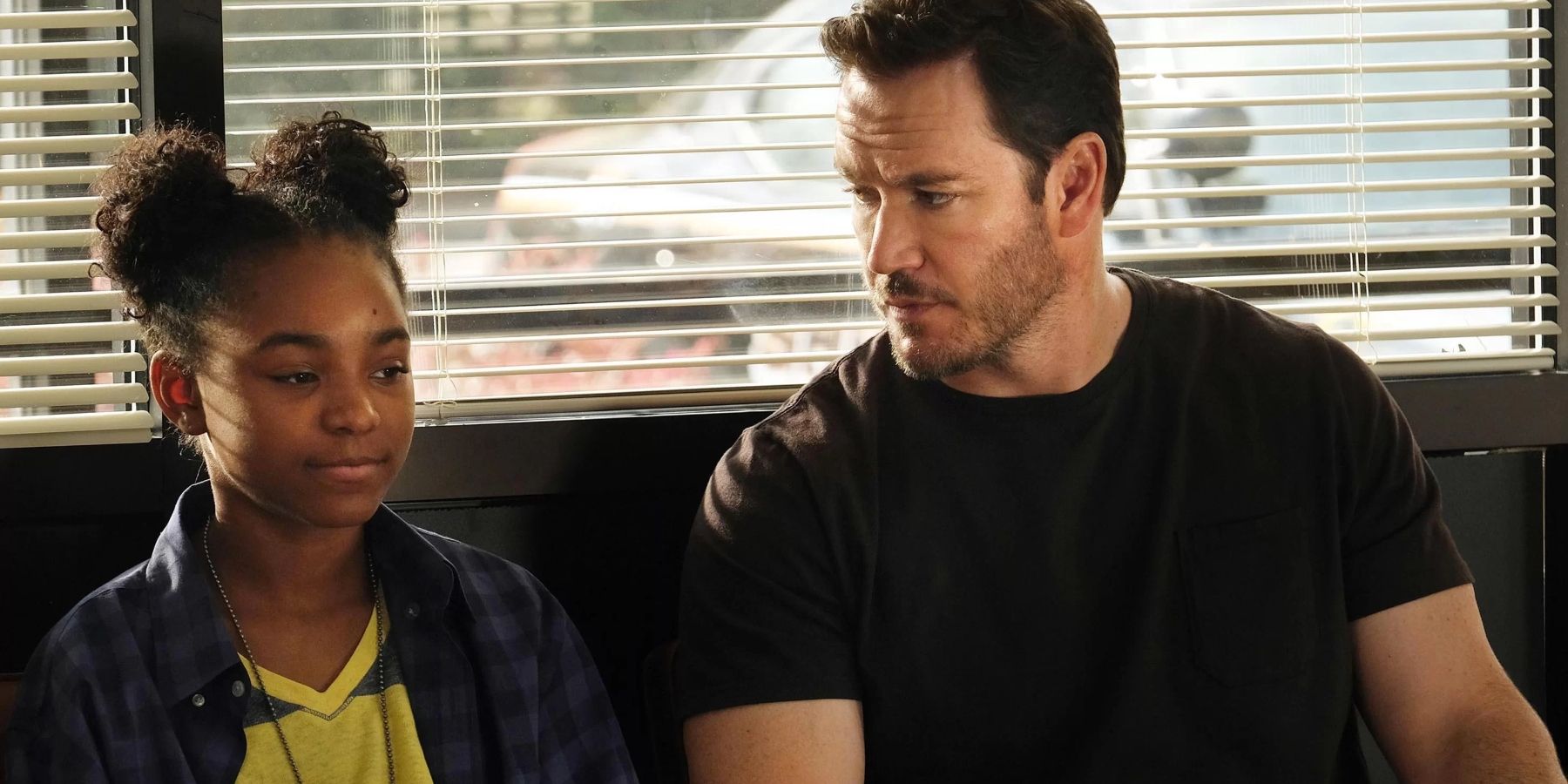 Saniyya Sidney as Amy Bellafonte and Mark-Paul Gosselaar as Brad Wolgast in The Passage (2019)