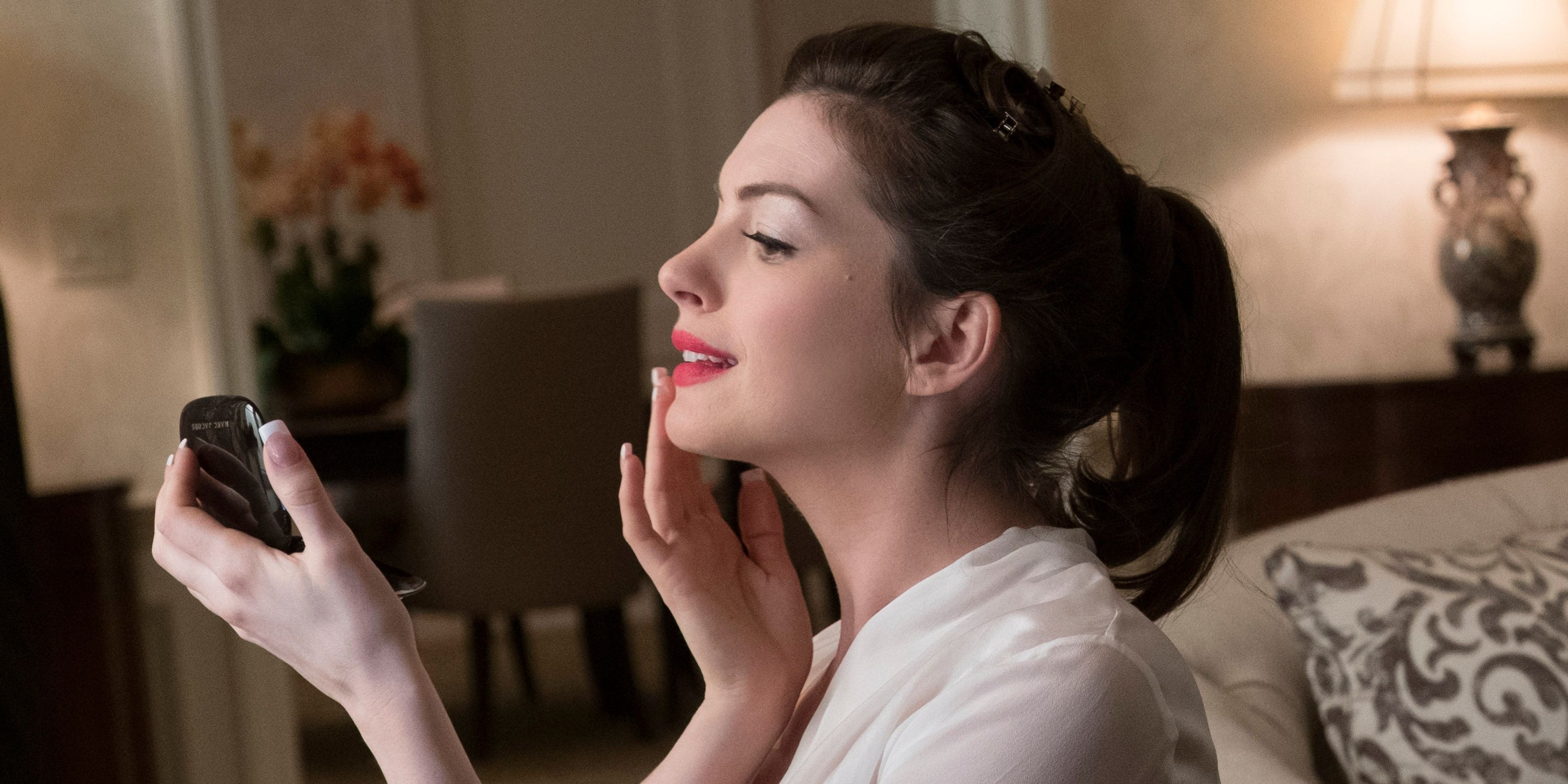 anne hathaway Cropped