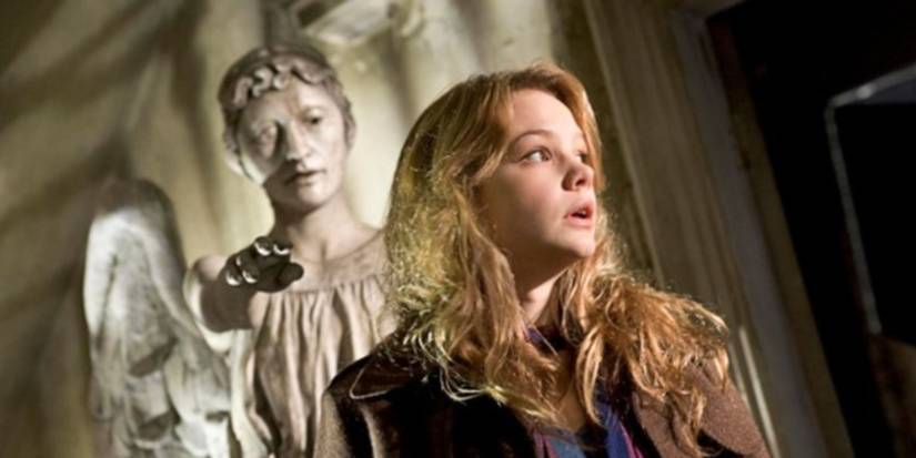 A still from the Doctor Who episode Blink