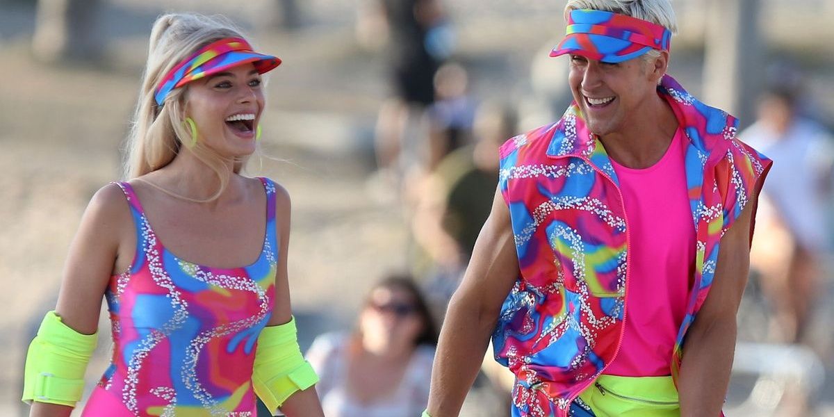 2_Margot-Robbie-and-Ryan-Gosling-rollerskate-through-Venice-Beach-while-filming-Barbie-in-Los-Angele Cropped