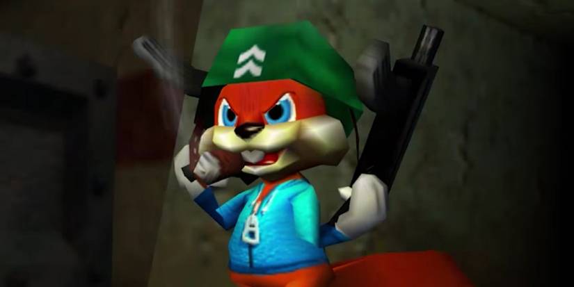 Conker wearing a military helmet and dual-wielding assault rifles in Conker's Bad Fur Day