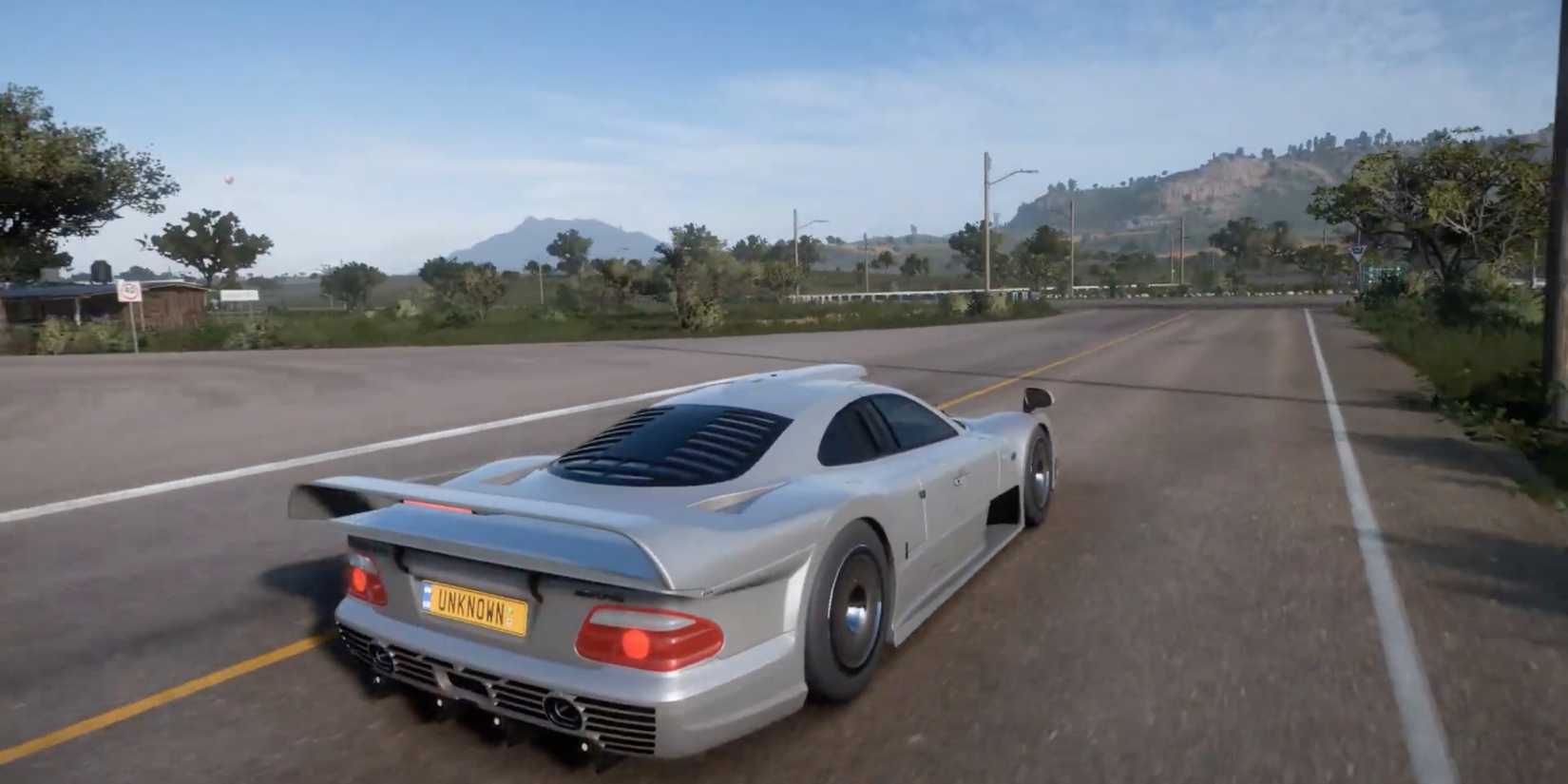 Forza Horizon 5 - Mercedes-Benz AMG CLK GTR - Player accelerates to reach top speed