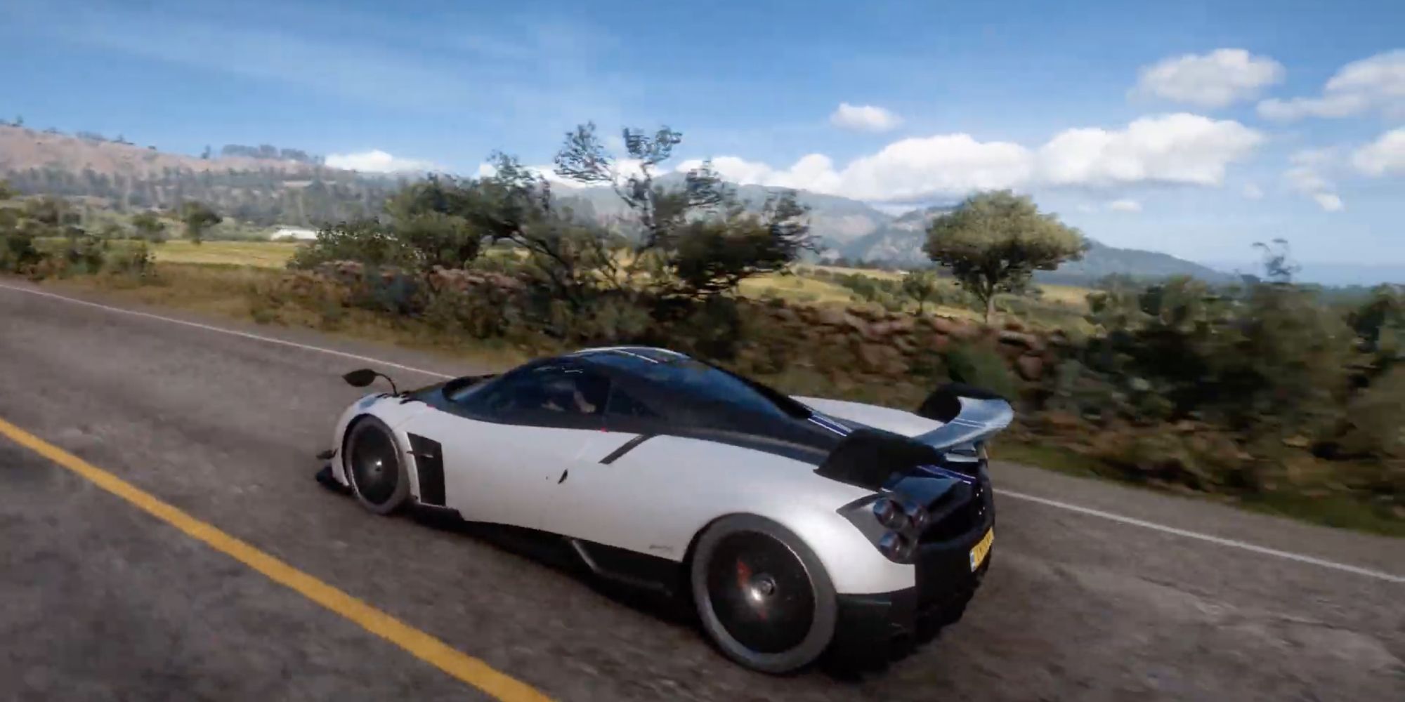 Forza Horizon 5 - Pagani Huayra BC - Player drives along the countryside in style