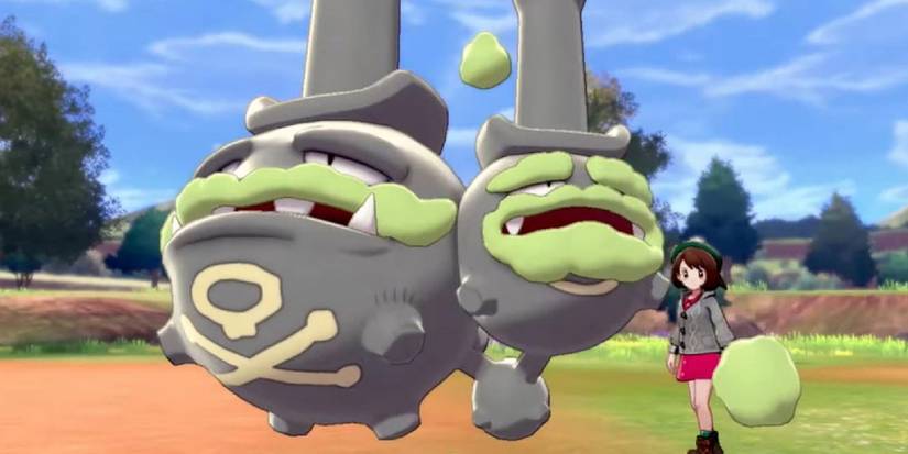 A Galarian Weezing in battle in Sword & Shield