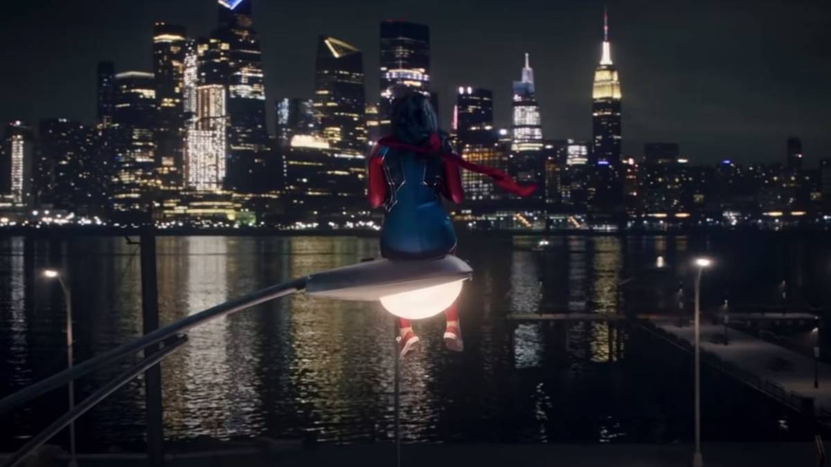 Kamala sits on a lamppost in Ms Marvel