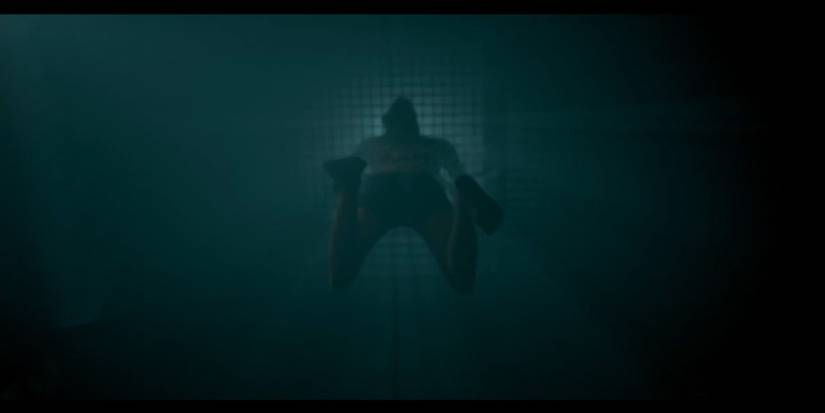 Man Of Medan using the shovel is the only way to survive this situation