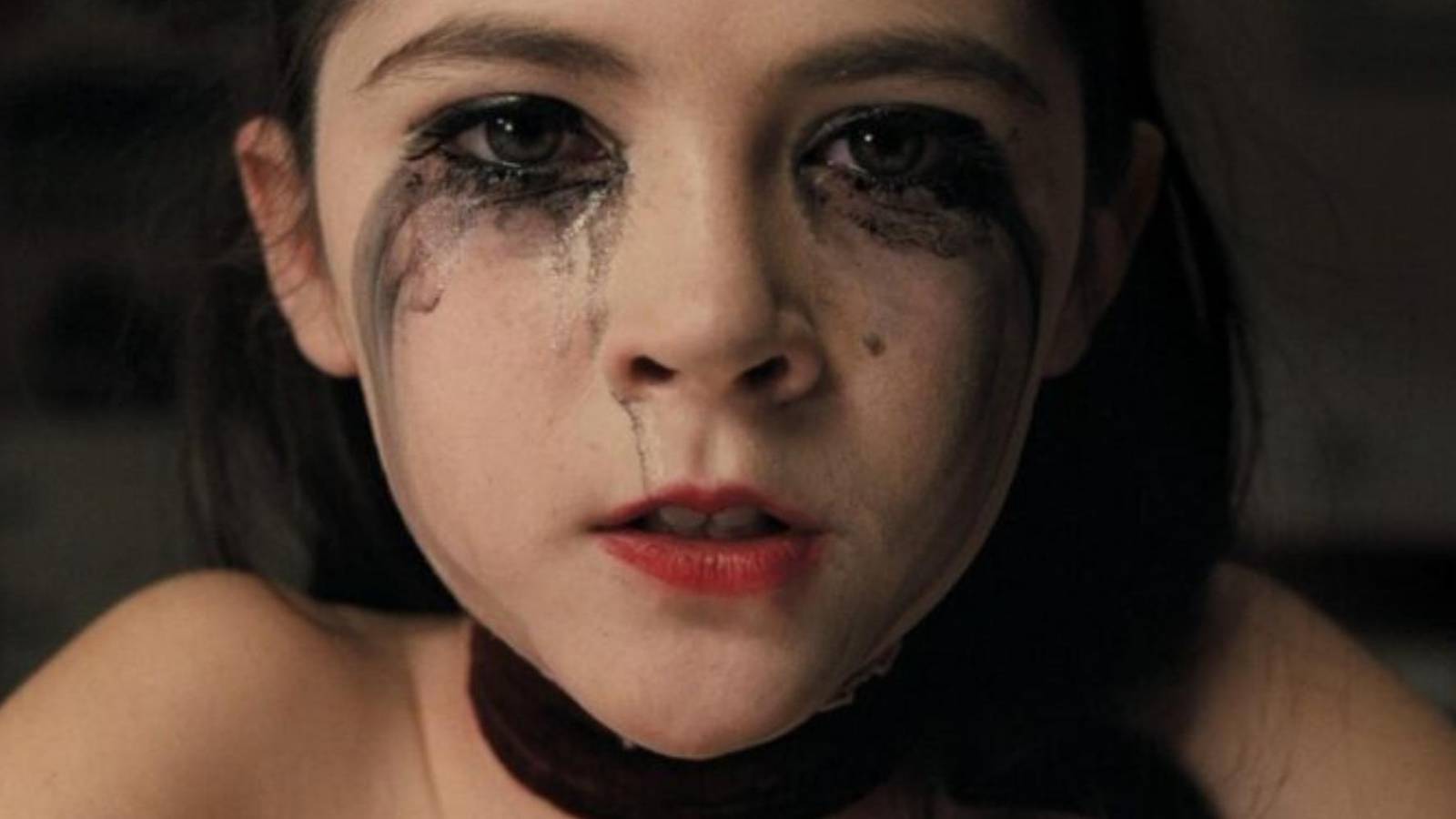 Esther crying in the Orphan