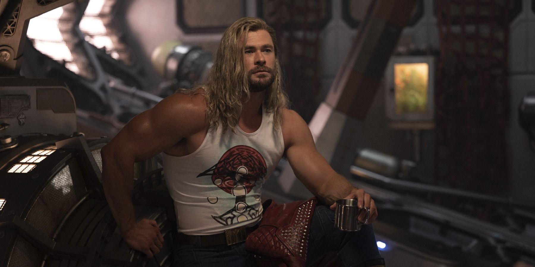 Chris Hemsworth muscles in Thor: Love and Thunder