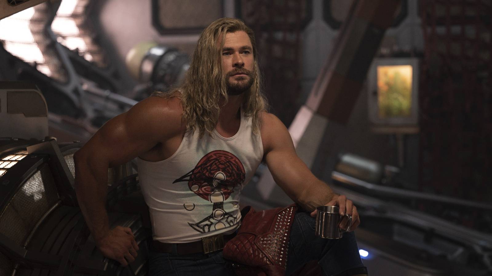 Chris Hemsworth muscles in Thor: Love and Thunder