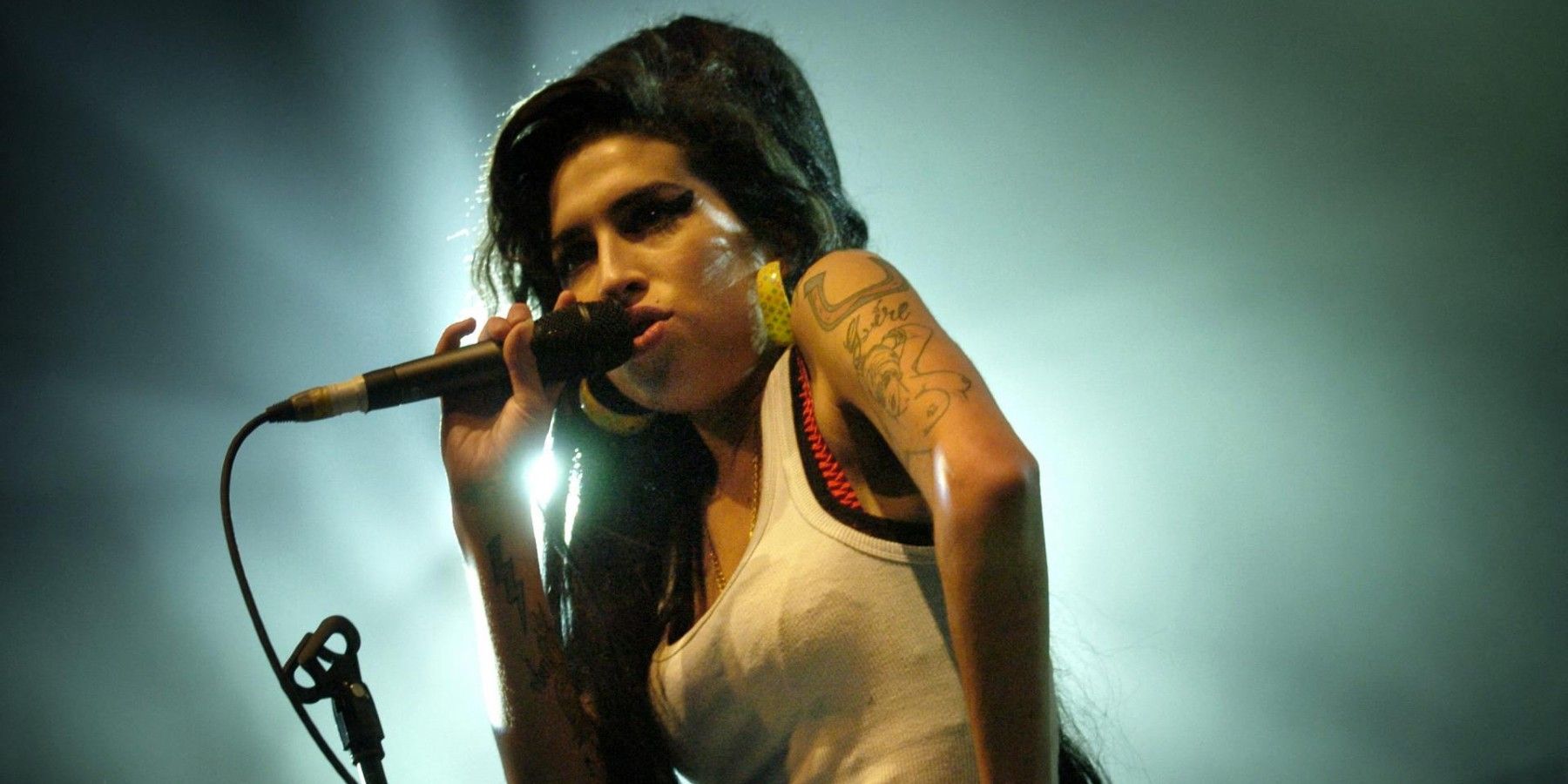 Amy Winehouse singing