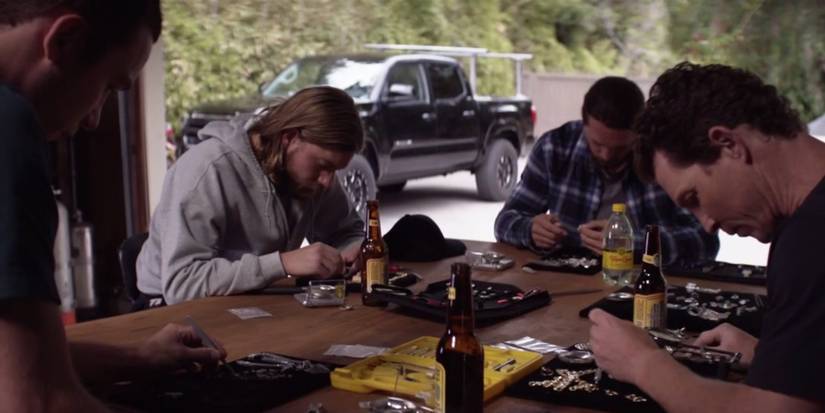 J, Deran, Craig, and Pope sort diamonds in season 6 of Animal Kingdom