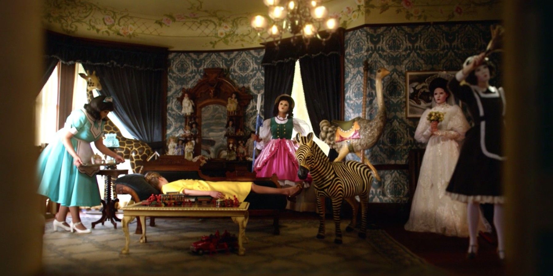 Dollhouse transition sequence in American Horror Stories Season 2 Episode 1