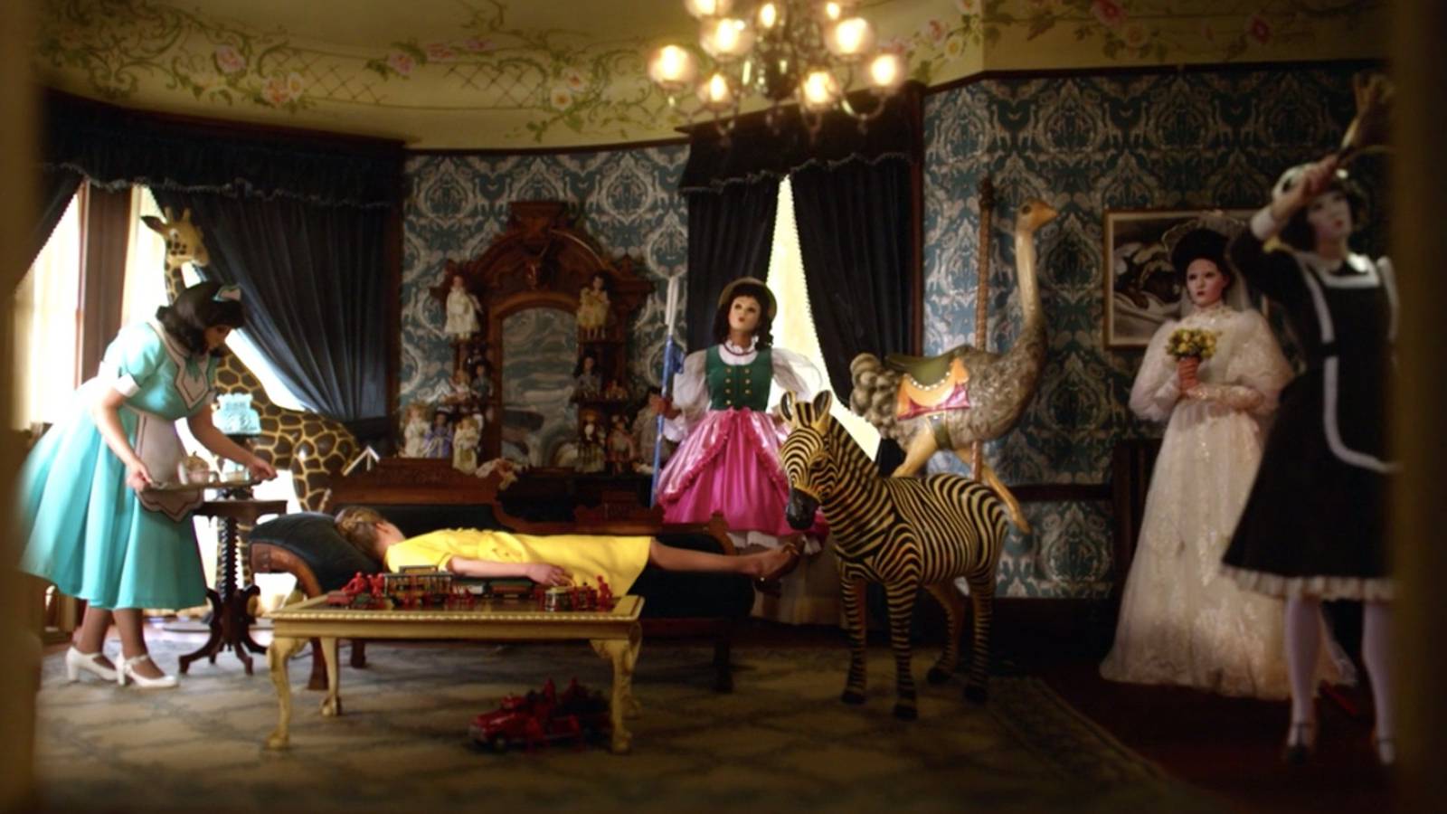 Dollhouse transition sequence in American Horror Stories Season 2 Episode 1