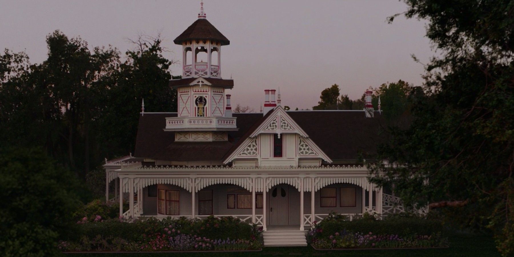 Dollhouse exterior in American Horror Stories