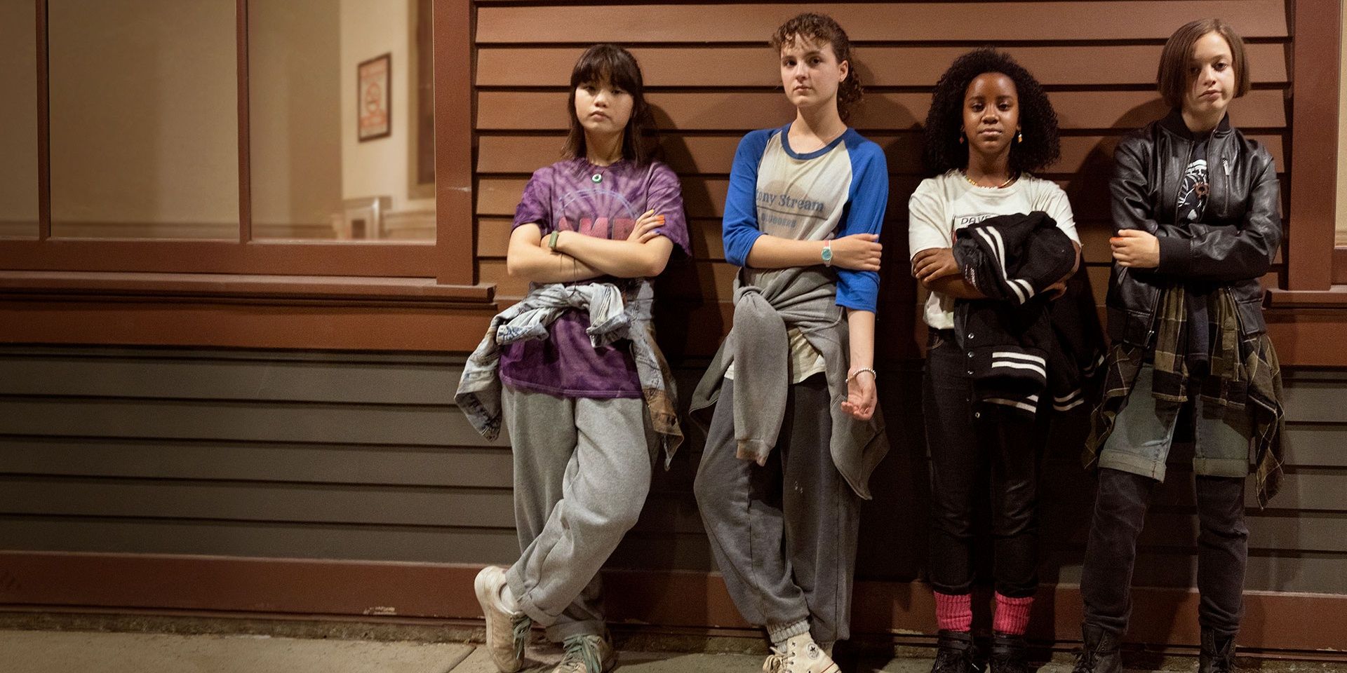 paper girls cast Cropped