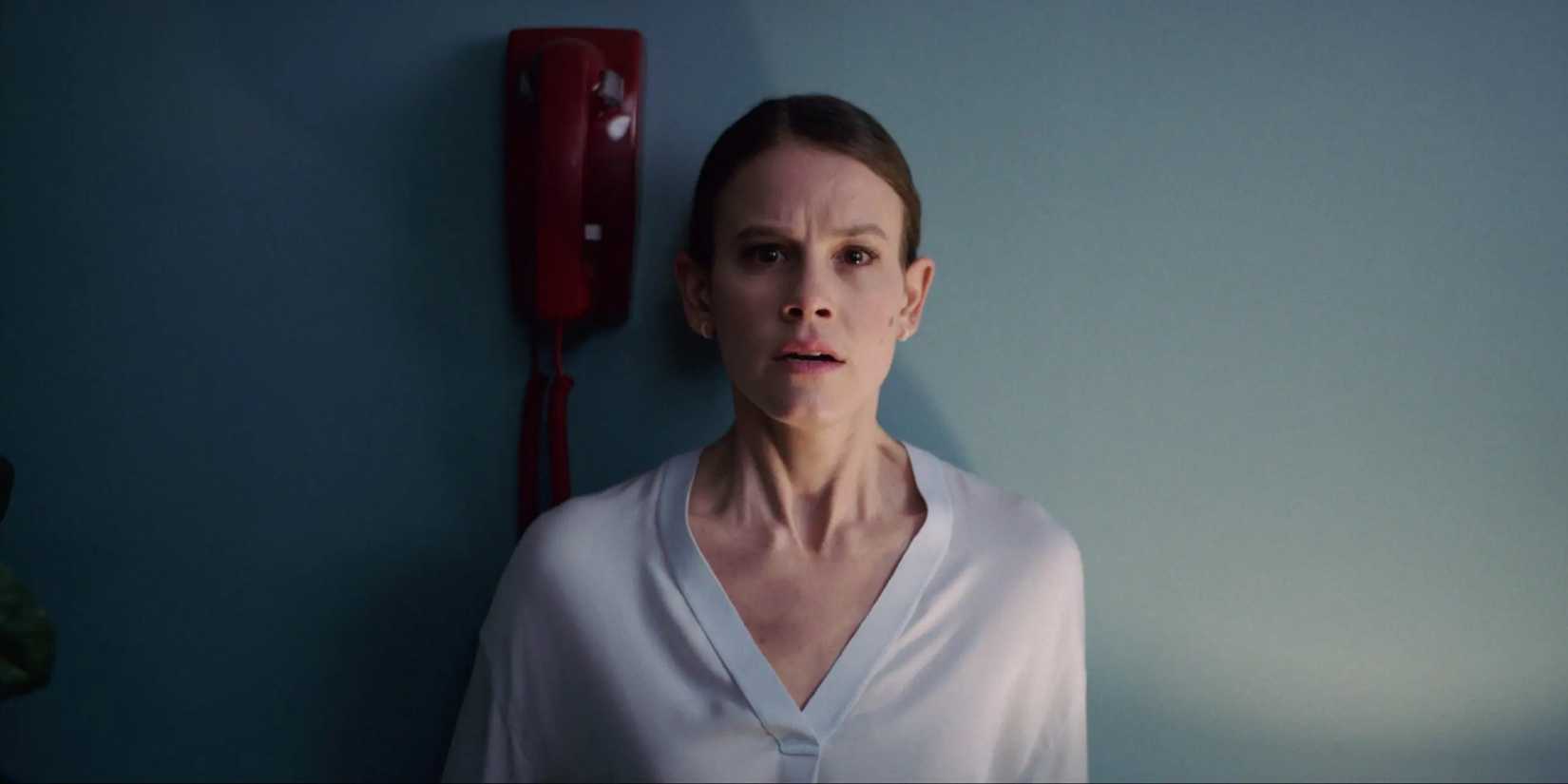 Sosie Bacon as Dr. Rose Cotter in Smile