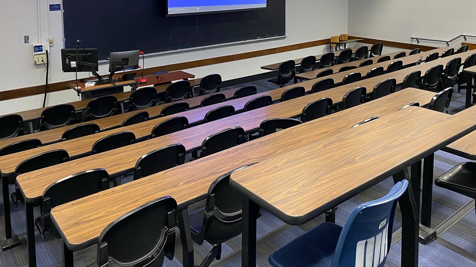 The class will use video games on Xbox Series S, Nintendo Switch, and PS5 to teach literary concepts.