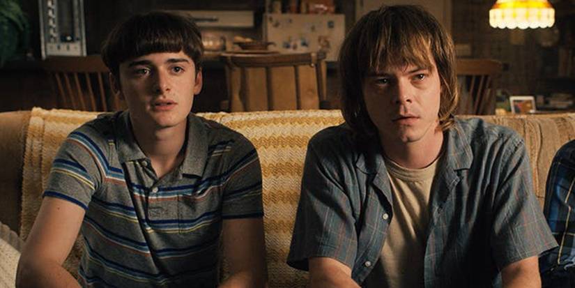 Will (Noah Schnapp) and Jonathan (Charlie Heaton) Byers in Stranger Things Season 4