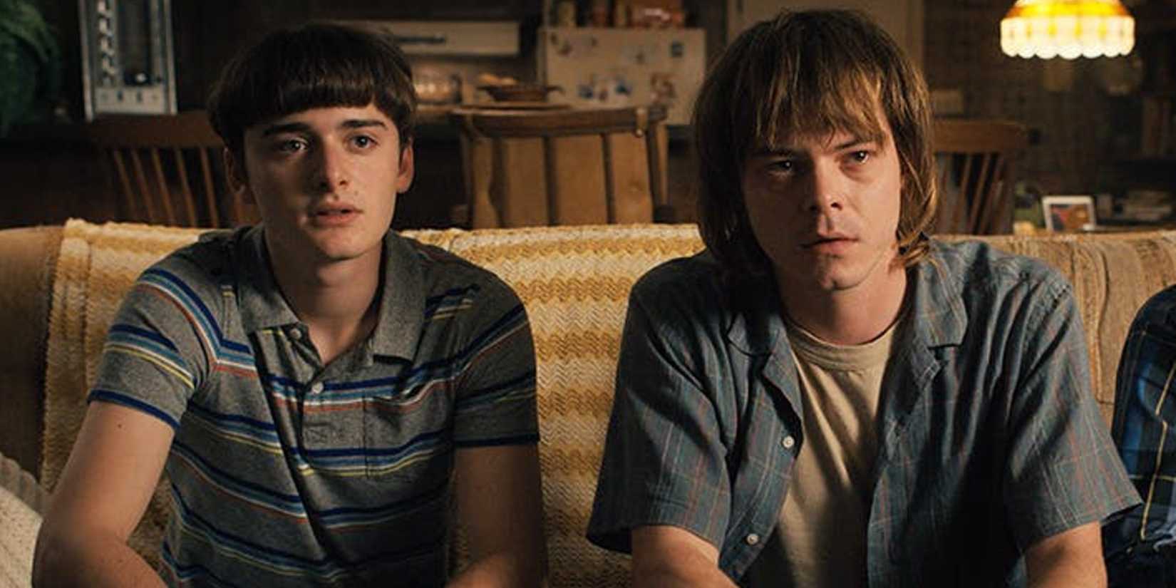 Will (Noah Schnapp) and Jonathan (Charlie Heaton) Byers in Stranger Things Season 4