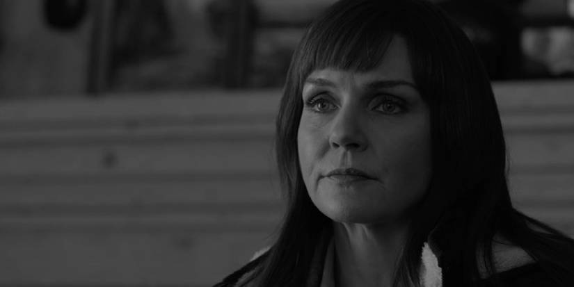 Kim sitting in Cheryl's home in "Waterworks"