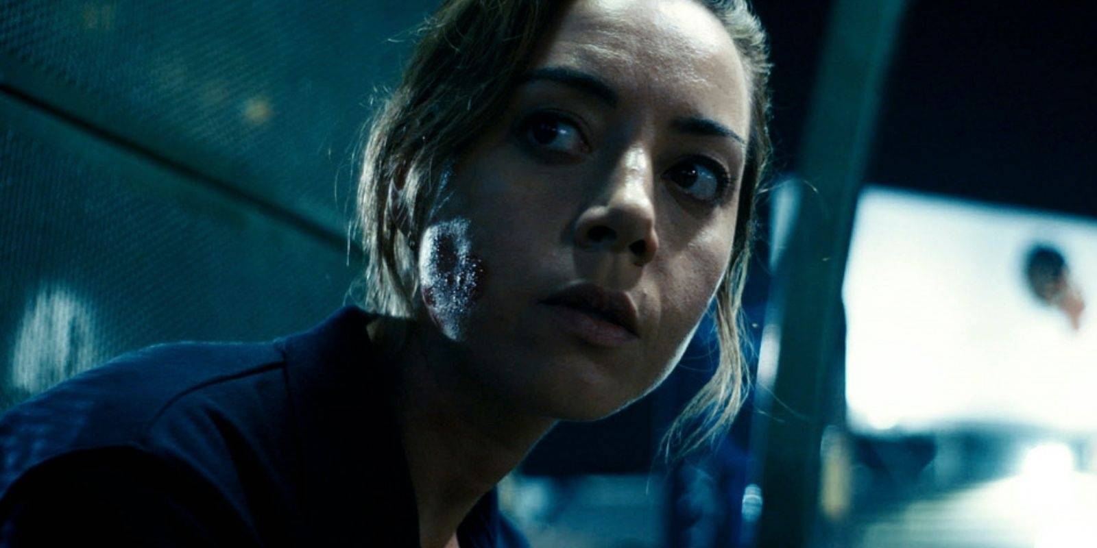 Emily the Criminal Aubrey Plaza Bus Cropped