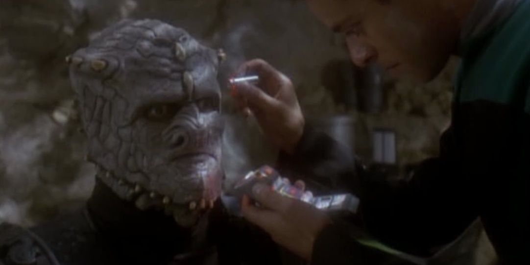 Goran'Agar and Bashir in Star Trek: Deep Space Nine