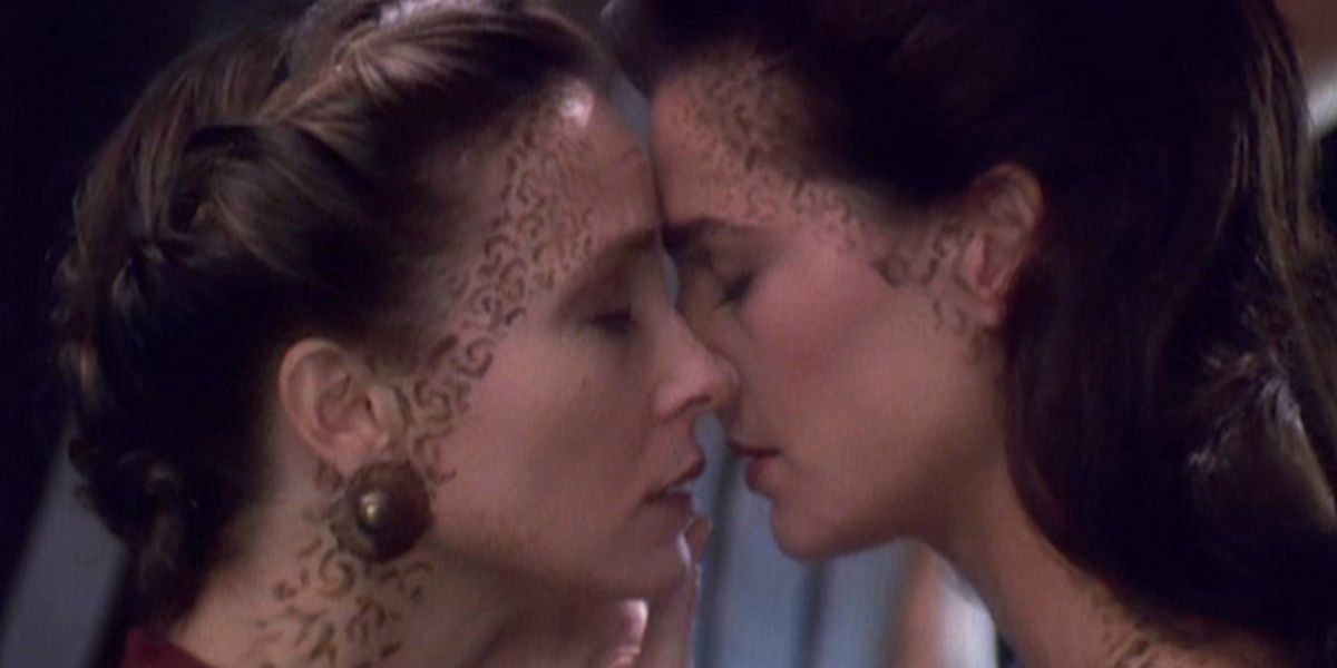Lenara Khan and Jadzia Dax in Star Trek: Deep Space Nine