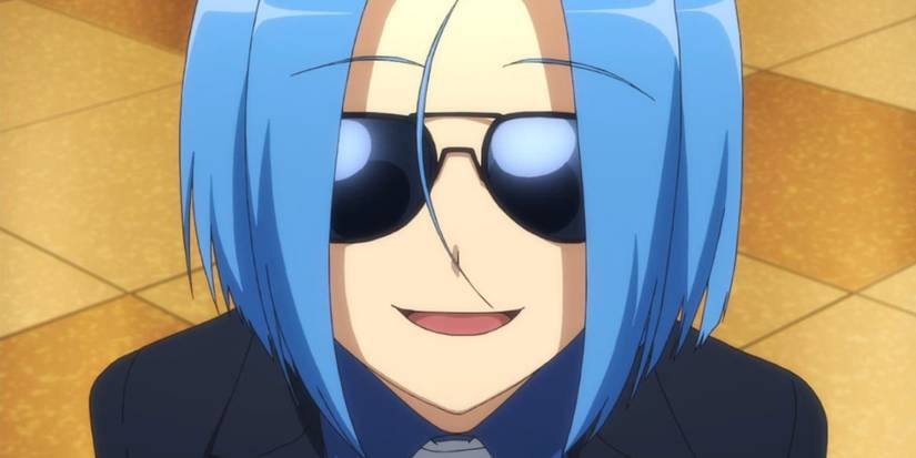 Mitsuki Sarue wearing sunglasses