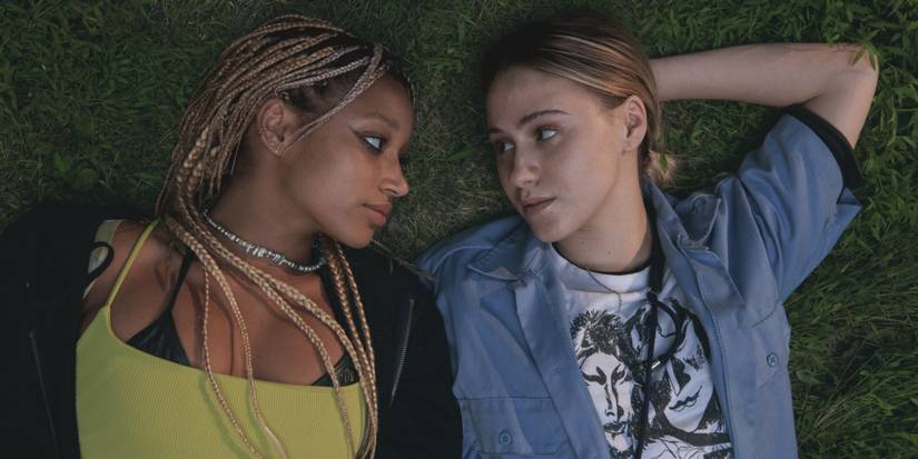 Amandla Stenberg and Maria Bakalova in Bodies Bodies Bodies