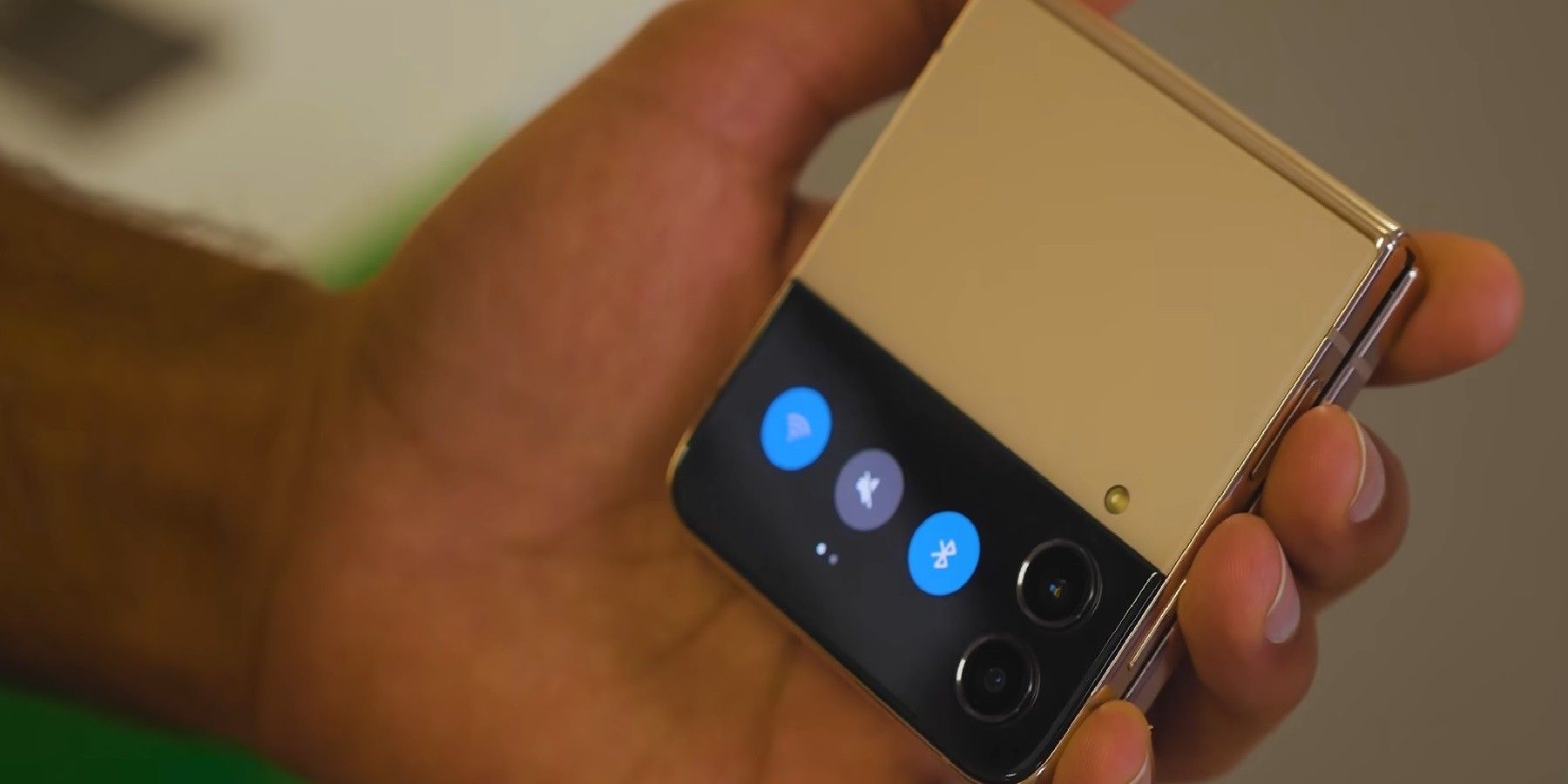 Xbox Game Pass User Gets Game Working on Flip 4 Cover Screen