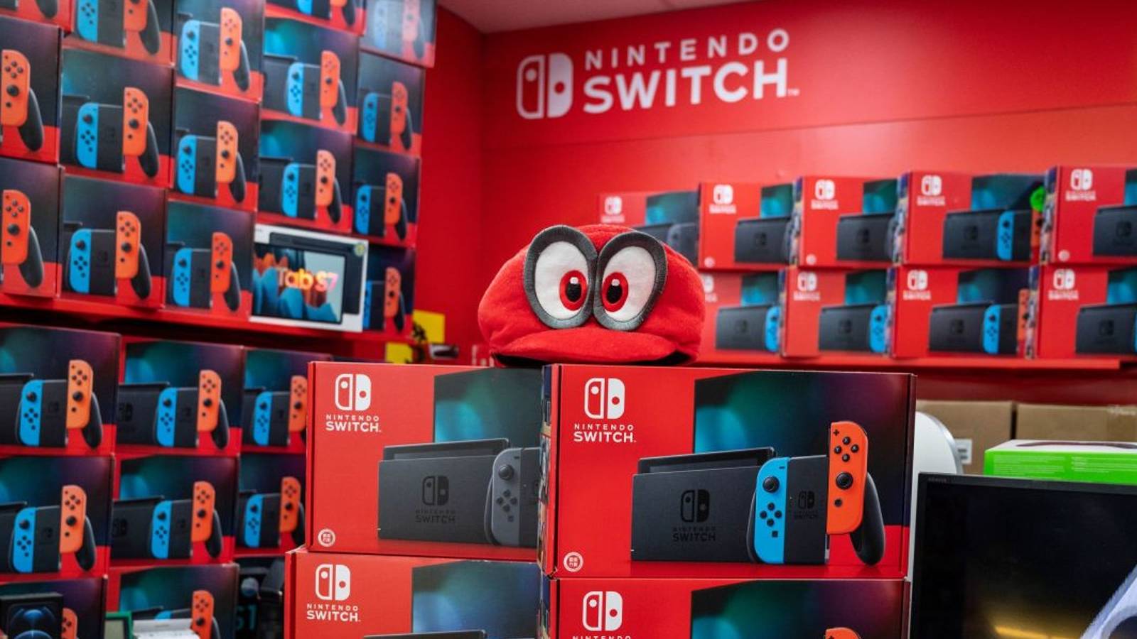 nintendo switch boxes retail shelves