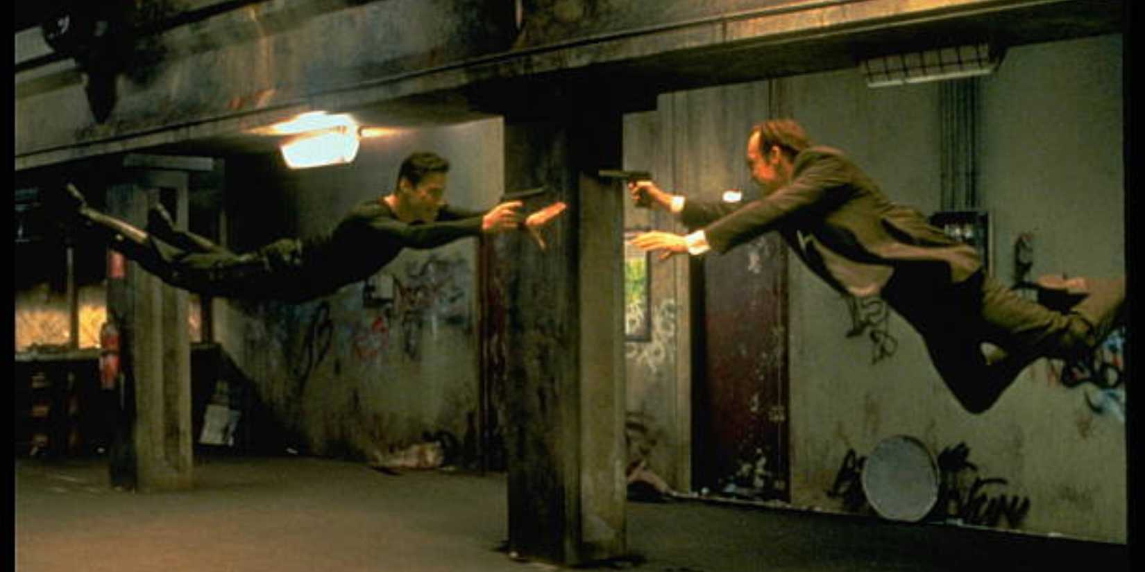 Neo fights the computerized Agent Smith.